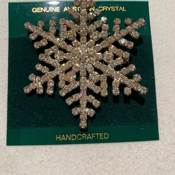 Large crystal snowflake brooch - Picture 3 of 4